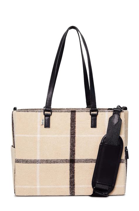 tote bag with storage beis.